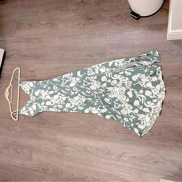 Selfie Leslie DOWNTOWN CAMI STRAP FRONT SPLIT MIDI DRESS STENCIL PRINT - Picture 6 of 12